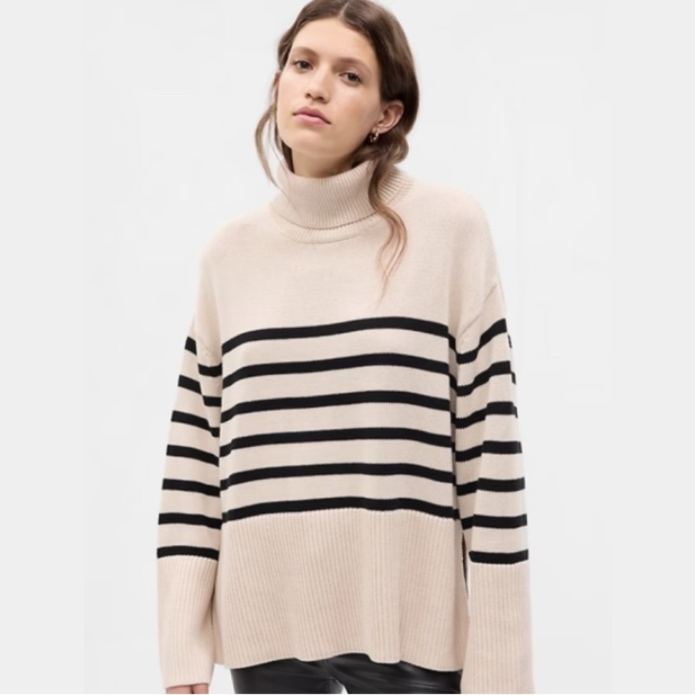 GAP Women's Cream and Black Striped Turtleneck Sweater